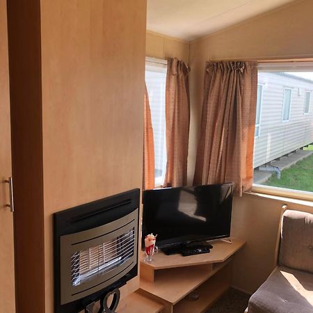 Adorable 2 Bedroom Caravan In クラクトン・オン・シー エクステリア 写真