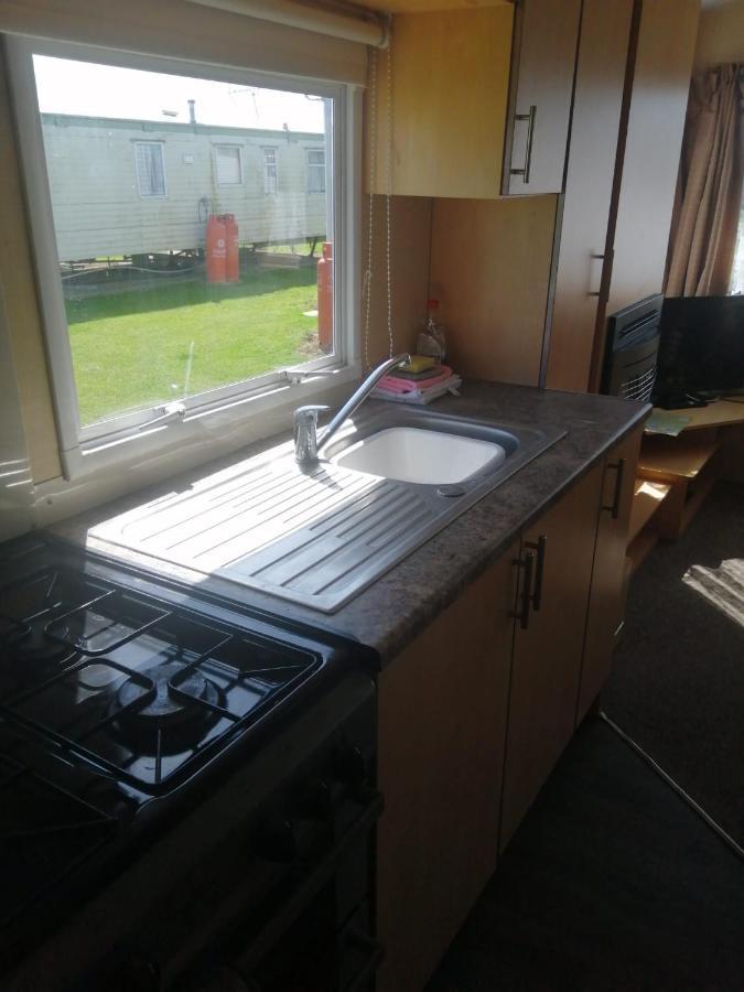 Adorable 2 Bedroom Caravan In クラクトン・オン・シー エクステリア 写真