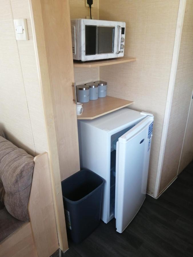 Adorable 2 Bedroom Caravan In クラクトン・オン・シー エクステリア 写真