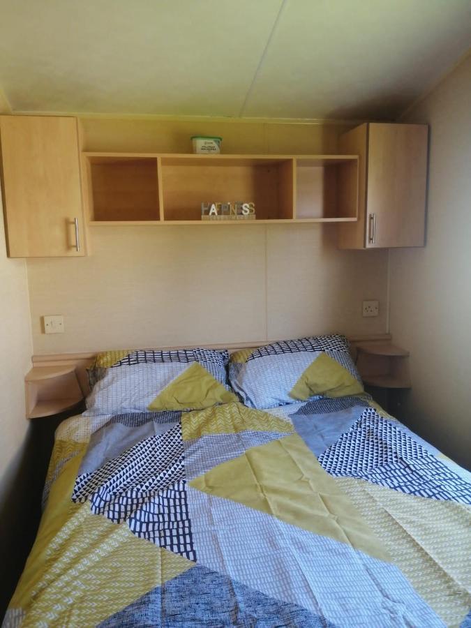 Adorable 2 Bedroom Caravan In クラクトン・オン・シー エクステリア 写真