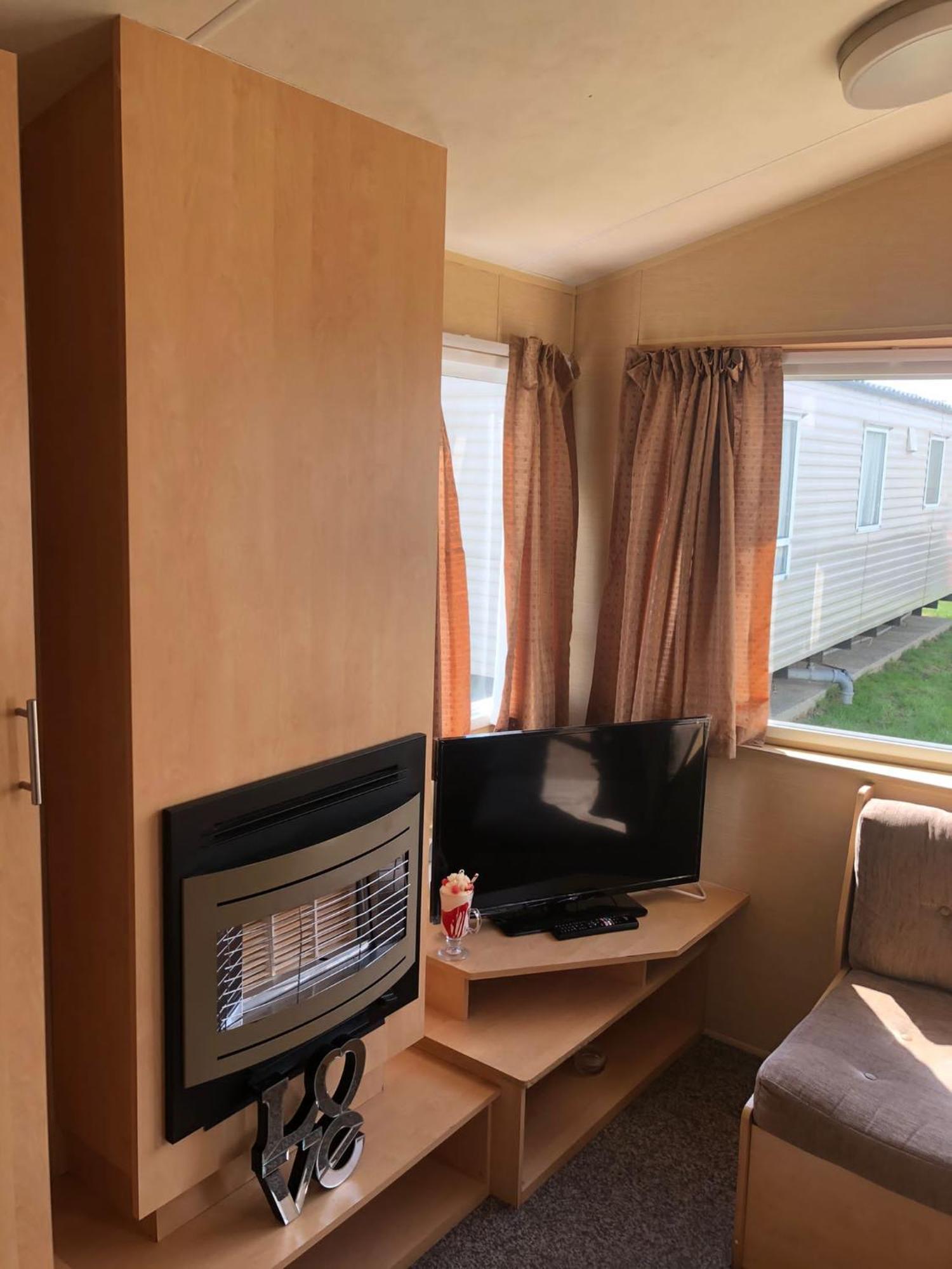 Adorable 2 Bedroom Caravan In クラクトン・オン・シー エクステリア 写真
